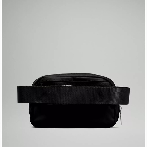 NEW ❤️ Lululemon • Everywhere Belt Bag Black - Picture 2 of 10